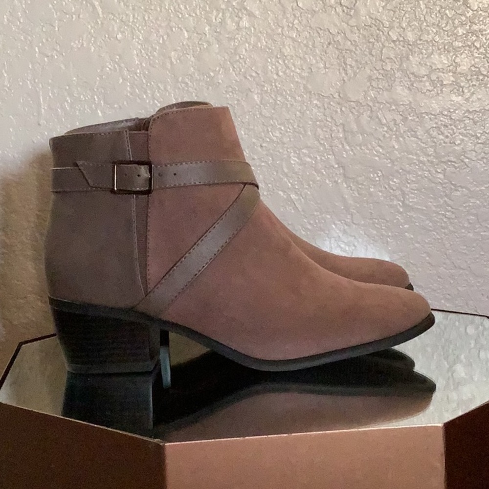 Karen Scott women’s boots